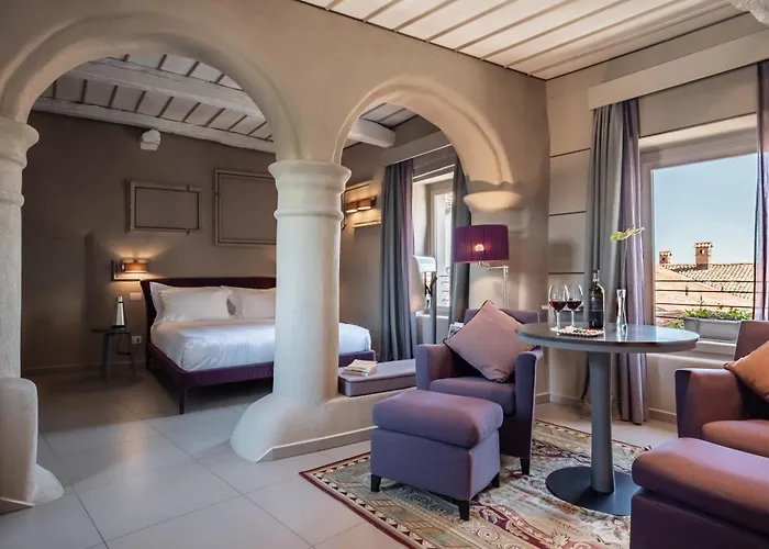 Uve Rooms & Wine Bar