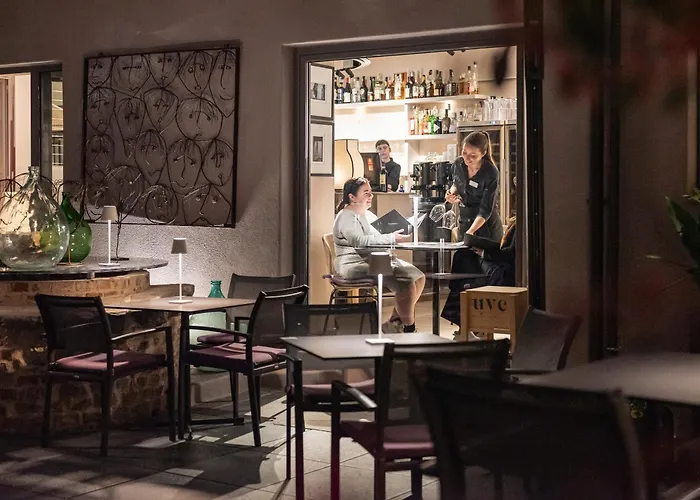 Uve Rooms & Wine Bar