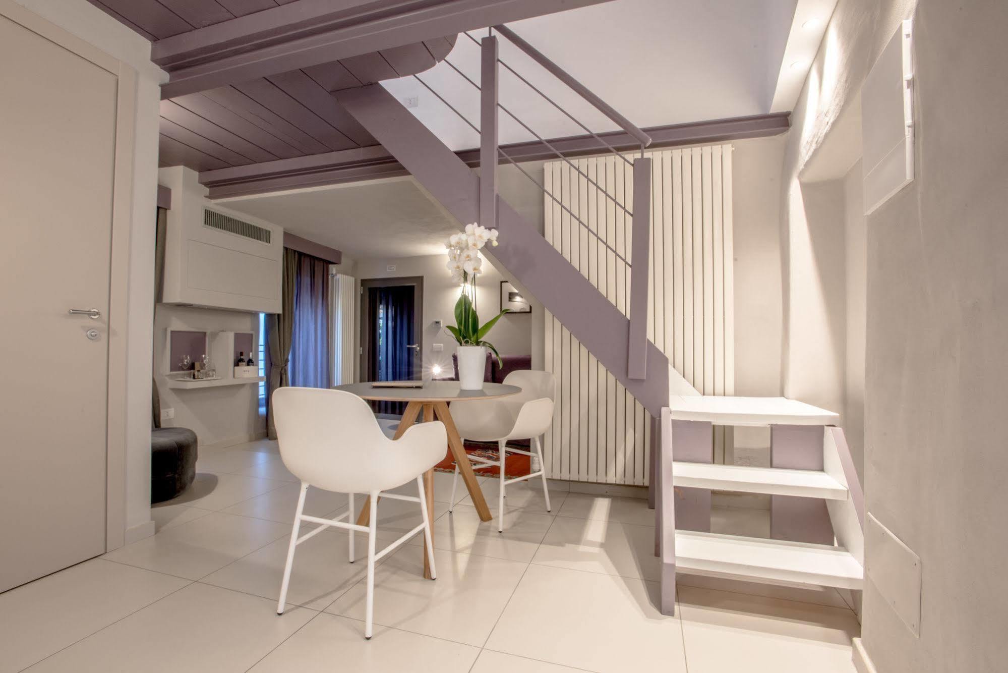 Uve & Wine Bar Bed & Breakfast La Morra
